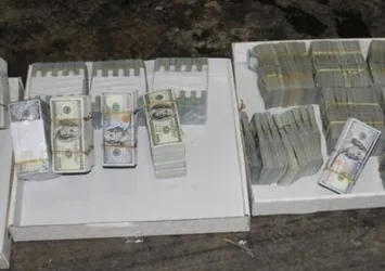 Baklava kutusunda 1.5 milyon dolar yakalandı