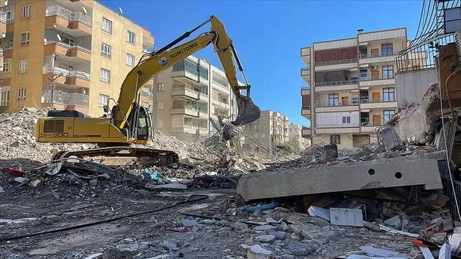 deprem-davalarinda-ilk-kara-sanliurfada-cikti-18-yil-1-ay-15-gun-hapis-1708617005375.jpg Deprem davalarında ilk kara Şanlıurfa'da çıktı: 18 yıl 1 ay 15 gün hapis - 3