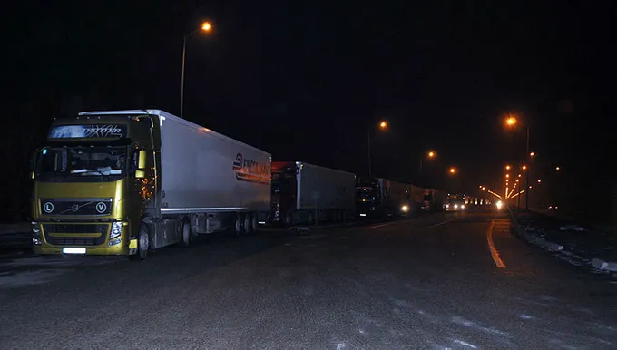 Sınırda koronavirüs alarmı! İran’a giden TIR şoförleri tedirgin…