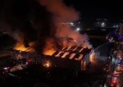 Bolu'da geri dönüşüm fabrikasında yangın! Alevlere karşı zamanla yarış: 1 işçi yaralı