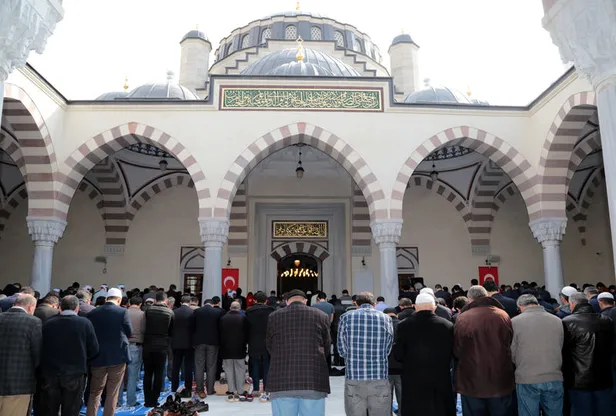 26 Mart Cuma hutbesi konusu: Berat Gecesi: Af ve Mağfiret Gecesi! 2021 Diyanet Berat Kandili ne zaman, hangi gün? - 1