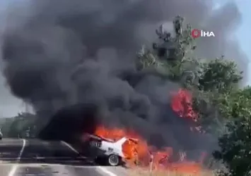 Kaza yapan otomobil alev topuna döndü