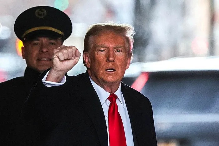 Trump’a mahkemede şok! Jean Carroll davasında yargıçla restleşti: Mahkeme salonundan çıkarılmakla uyarıldı