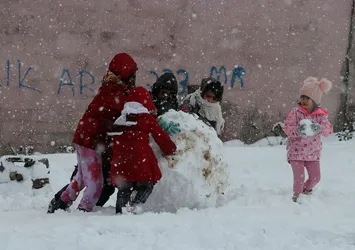 Pazartesi günü okul var mı? 14 Mart Pazartesi okullarda kar tatili olacak mı? İstanbul'da kar tatili yapılacak mı?