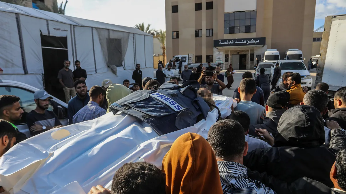 İşgalci İsrail bir gazeteciyi daha katletti!