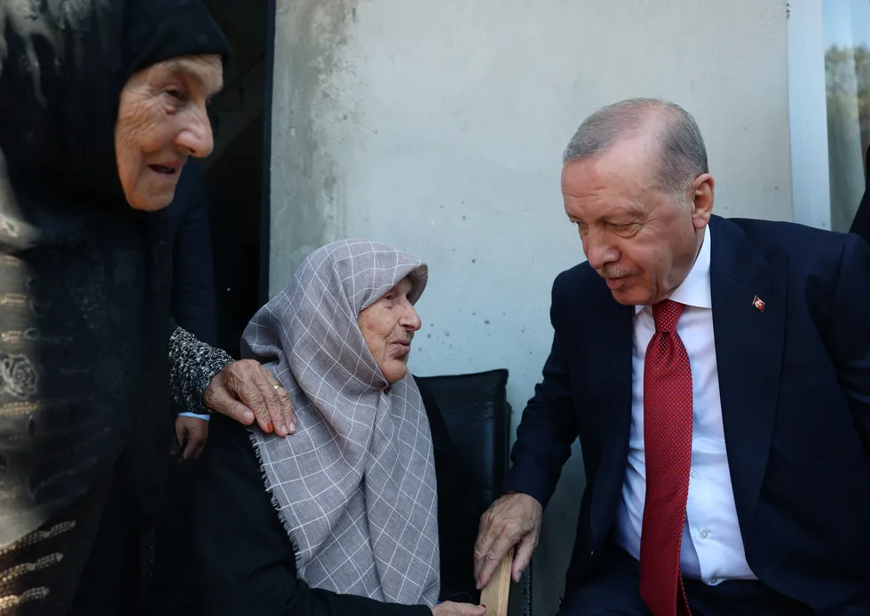 Başkan Erdoğan'dan baba ocağında ahde vefa! Rize'de komşularını ziyaret edip hayır dualarını aldı - 3