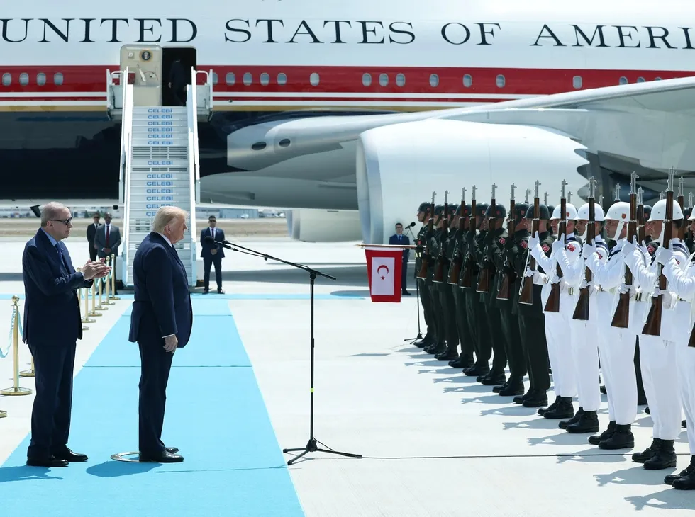 vatandaslardan-nato-zirvesindeki-gorkemli-karsilama-torenlerine-tam-not-1783598663326.jpeg (foto: ahaber.com.tr)