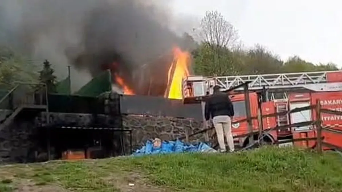 Sapanca'da bungalov alev topuna döndü: Yangın kontrol altına alındı
