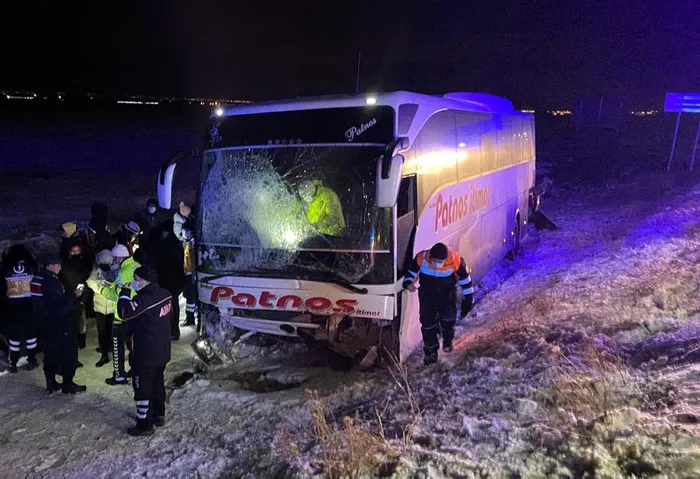 Son dakika: Aksaray’da yolcu otobüsü şarampole düştü: 4 yaralı - 3