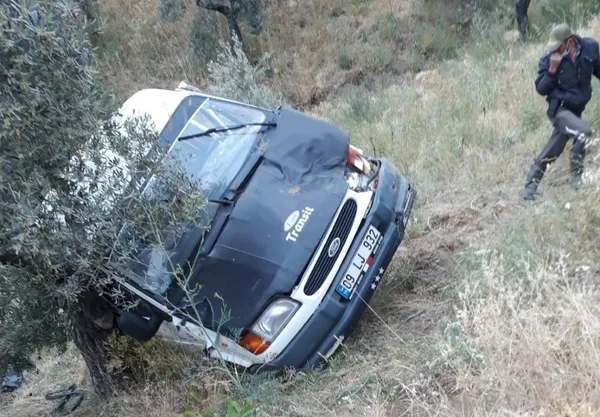 Aydın'da minibüs şarampole devrildi! Yaralılar var - 1