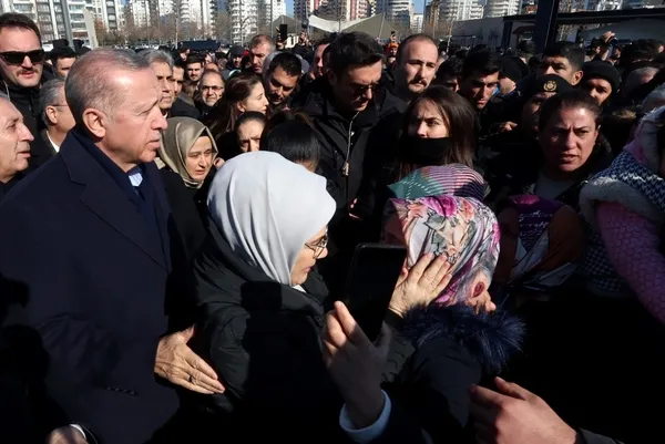 baskan-erdogan-acikladi-universiteler-yaza-kadar-kapali-uzaktan-egitime-gecildi-mart-ve-nisan-celpleri-de-erte-1676118628537.jpg Başkan Erdoğan açıkladı: Üniversiteler yaza kadar kapalı! Uzaktan eğitime geçildi | Mart ve Nisan celpleri de ertelendi - 4
