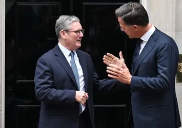 NATO Genel Sekreteri Rutte'den İngiltere'ye ziyaret! Starmer ile görüştü