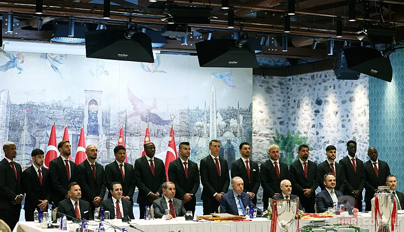 Başkan Erdoğan Galatasaray'ı kabul etti! Osimhen formasını hediye etti 4