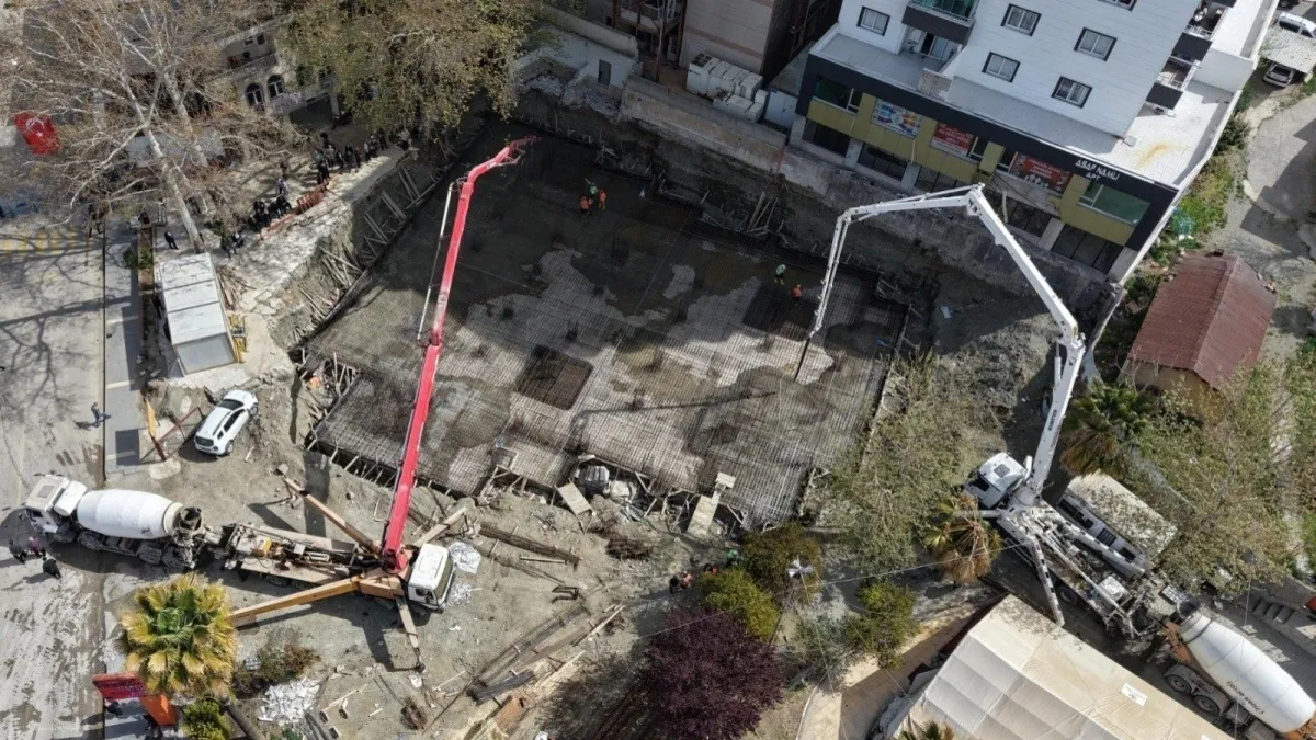 Osmaniye'de depremde hasar gören cami yeniden inşa ediliyor