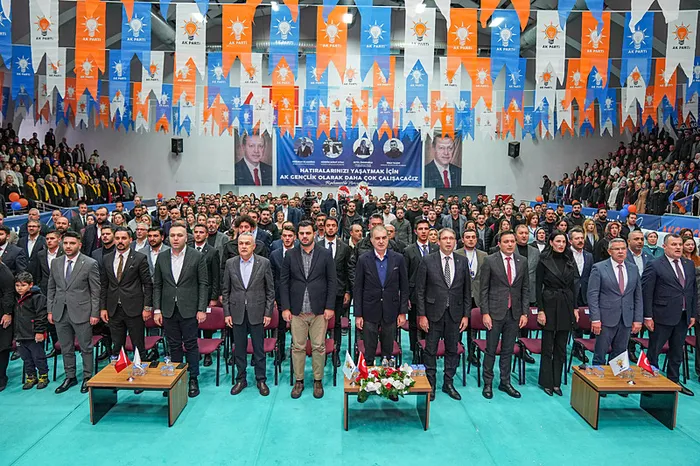 ak-parti-sozcusu-celikten-suriye-mesaji-kapsayici-bir-yonetim-modeli-ortaya-ciksin-1733671654366.jpg AK Parti Sözcüsü Çelik'ten Suriye mesajı: Kapsayıcı bir yönetim modeli ortaya çıksın - 2