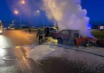 Erzurum'da araç cayır cayır yandı
