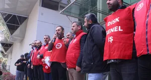 İzmir Büyükşehir’in İZELMAN işçileri iş bıraktı