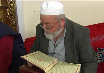 70'lik dedeler Kur'an öğreniyor