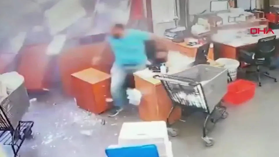 Beyrut’taki patlamada şok dalgasının gücü böyle görüntülendi