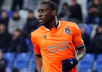 Aykut Kocaman sosyal medyada gündem oldu! Düşme potasındaki Başakşehir'de Demba Ba kadroya alınmadı!
