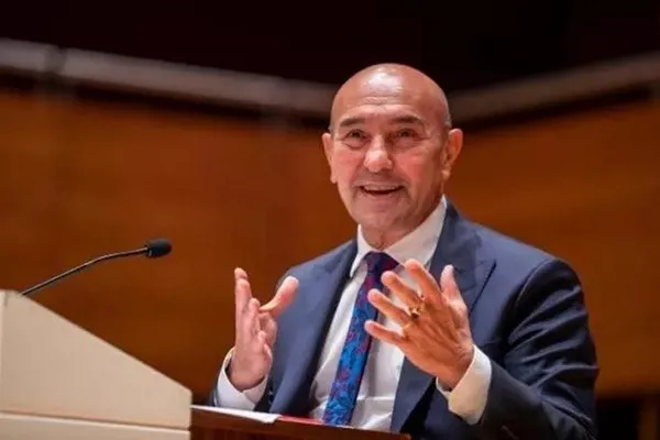 iyi-parti-ile-chp-arasinda-izmir-kavgasi-tunc-soyerin-reklamlari-ittifak-ortaklarini-cildirtti-1661097180531.jpg İYİ Parti ile CHP arasında 'İzmir' kavgası: Tunç Soyer'in reklamları ittifak ortaklarını çıldırttı! - 4