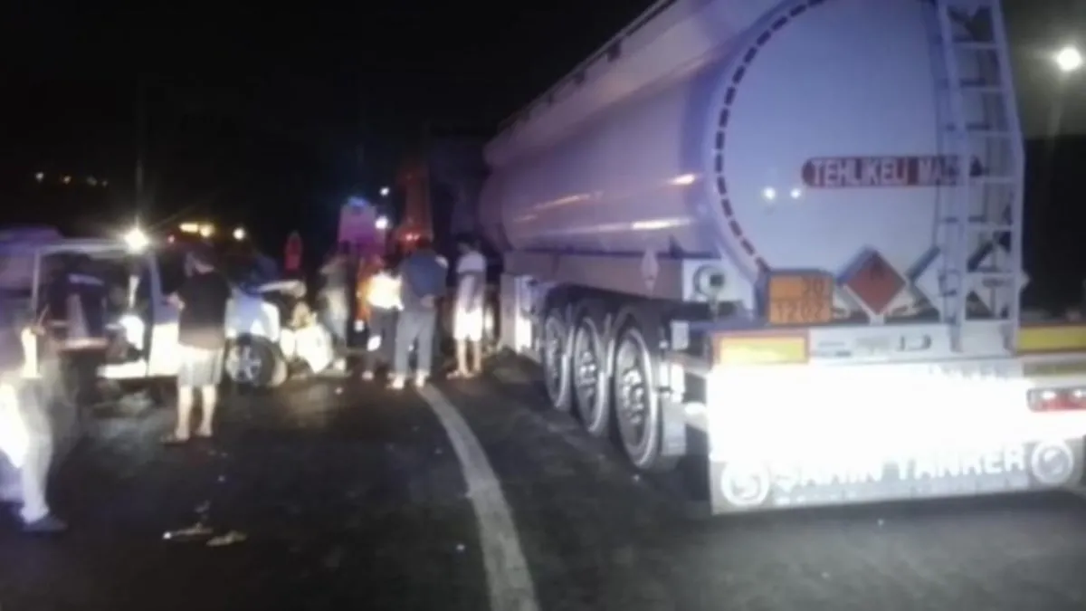 Mersin'de minibüs ile akaryakıt yüklü tanker çarpıştı 6'sı ağır 14