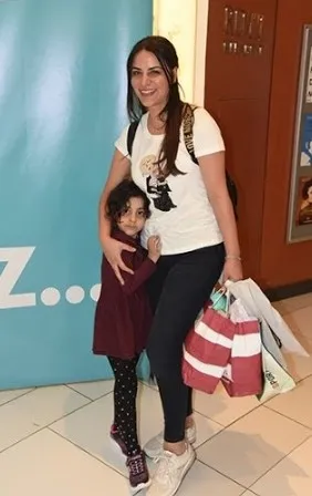 Emine Ün ve Emre Kınay’ın kızları Duru 18 oldu! Emine Ün paylaştı, Duru güzelliğiyle mest etti! ‘Aynı annesi’ 20