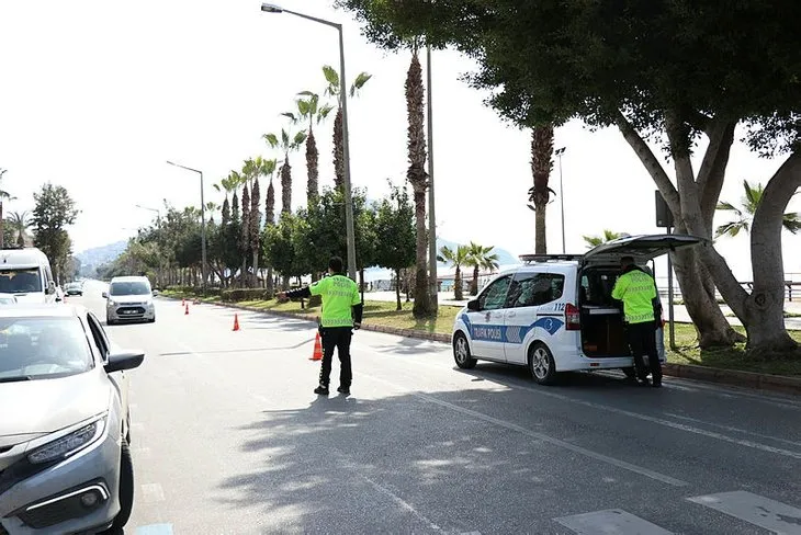 Yarın yasak var mı? 13 Haziran Pazar günü sokağa çıkma yasağı olacak mı? Pazar kısıtlaması saat kaçta başlayacak?