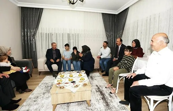 Görme engelli hafız Ravzanur Başkan Erdoğan'ı anlattı: Onun düşmana karşı olan dik duruşuna hayranız - 5
