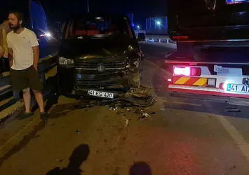 İzmit'te gece yarısı feci kaza! İki yolcu minibüsü kafa kafaya çarpıştı! Çok sayıda yaralı var...