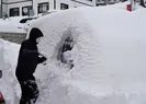 Kar altında kaybolan araçlarını arıyorlar