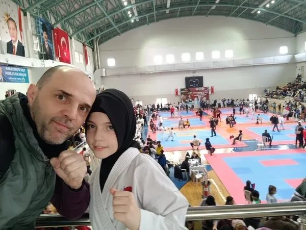 1683364920855.jpeg Kafa aynı sahne farklı! 28 Şubatçılar bildiğiniz gibi... Karate şampiyonasında skandal: Başörtülü diye... - 3