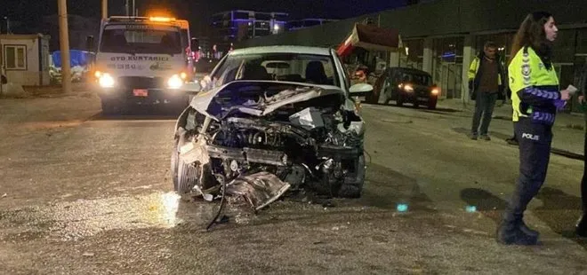 Kocaeli’de feci kaza! İki otomobil kafa kafaya çarpıştı: 3 yaralı