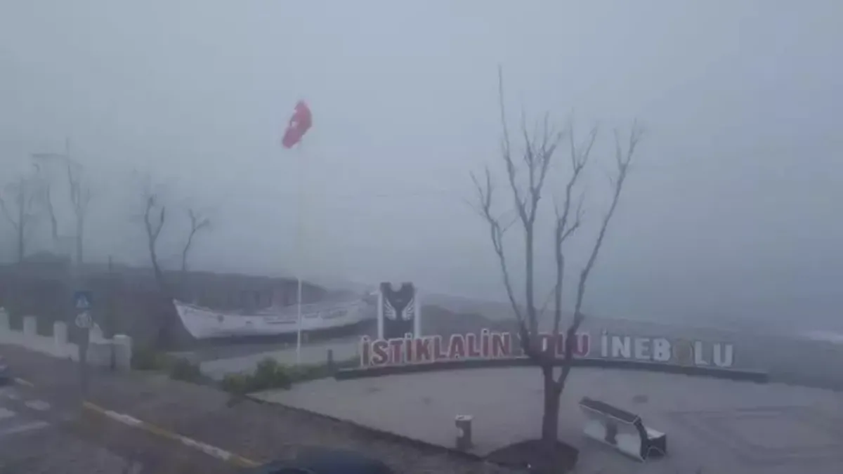 İnebolu'da sis etkili oldu