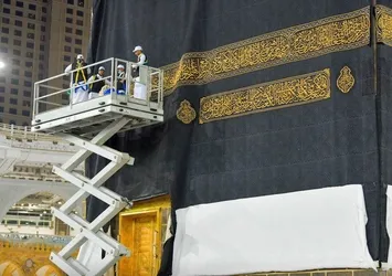 Kabe'nin örtüsü değiştirildi