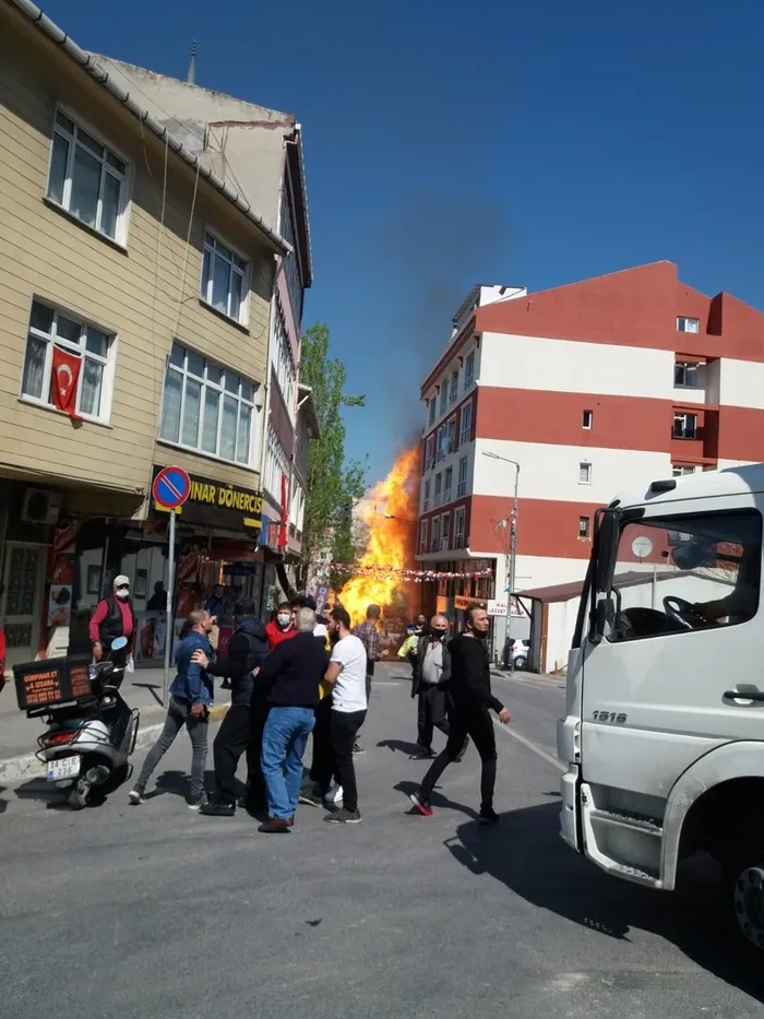 Son dakika: Beylikdüzü'nde İSKİ çalışmaları sırasında doğal gaz borusunda patlama - 1