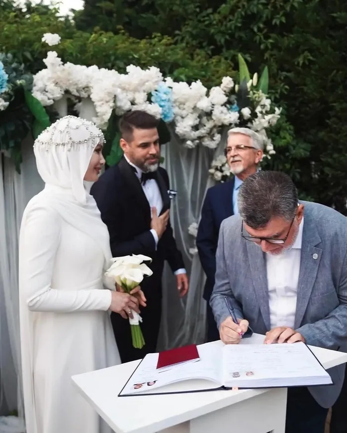 1725873165405.jpeg 3 ay önce evlenen Gamze Özçelik'ten eşi Reshad Strik'e övgü dolu sözler - 2