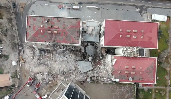 1681291461136.jpeg Galeria Sitesi'nin müteahhidi Ankara'da yakalandı! - 1