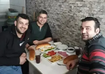 Ankara'da dönerci 3 kardeşi trafik kazası ayırdı