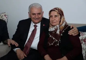 Binali Yıldırım’dan şehit ailesine ziyaret