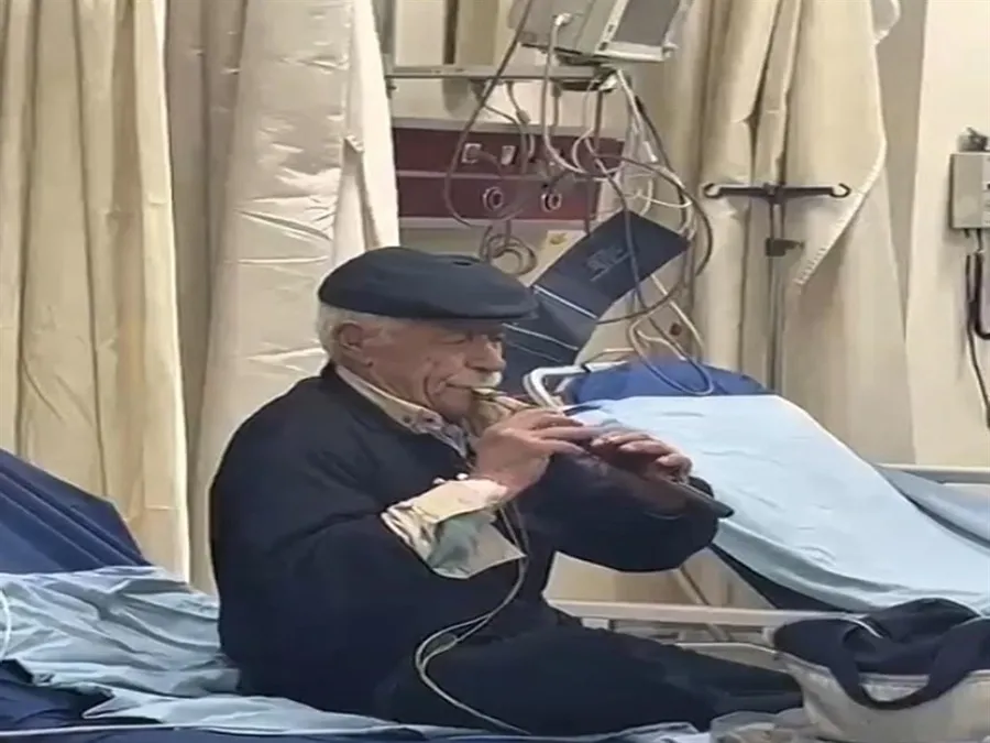 hastanenin-acilinde-zurna-caldi-acimi-hafifletiyor-1776080169562.jpeg Hastanenin acilinde zurna çaldı: Acımı hafifletiyor - 1