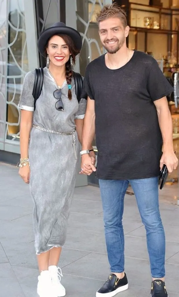 Caner Erkin, Şükran Ovalı'nın evine taşındı