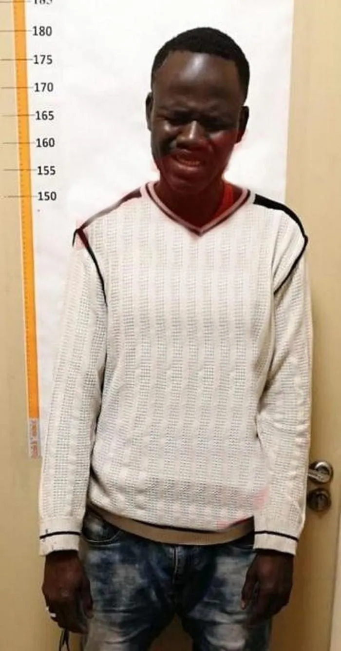 Afrikalı gencin üzerinden anne ve babasının bağırsakları çıktı - 1