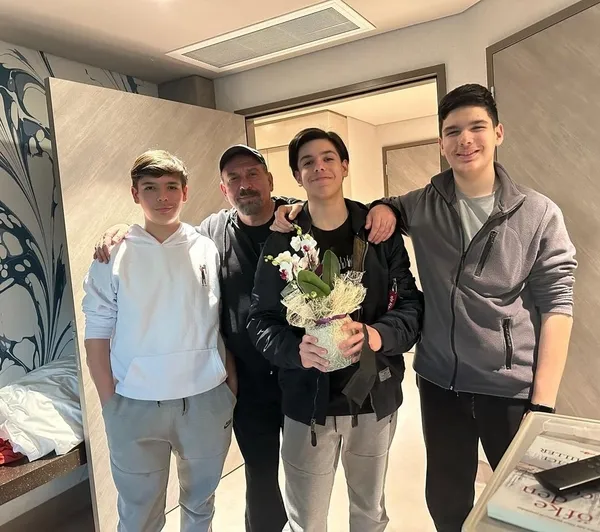 Son dakika: Şarkıcı Gülben Ergen hastaneye kaldırıldı