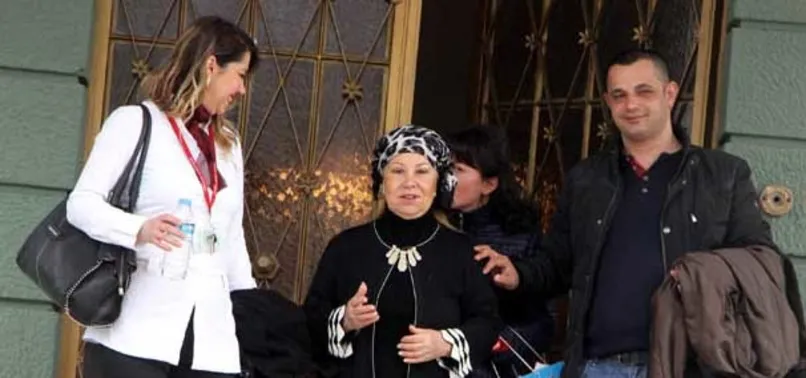 Bedia Akartürk katarakt ameliyatı oldu