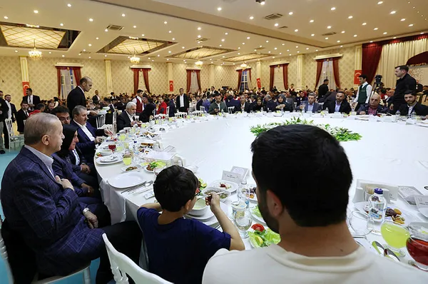 baskan-erdogan-milletim-teroristlerle-kol-kola-gezenlere-14-mayista-gereken-dersi-verecektir-1681666407000.jpg Başkan Erdoğan: Milletim teröristlerle kol kola gezenlere 14 Mayıs'ta gereken dersi verecektir - 2