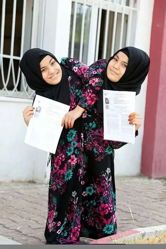 Başkan Erdoğan Kahramanmaraş’ta! Siyam ikizleri Ayşe ve Sema Tanrıkulu ile bir araya geldi