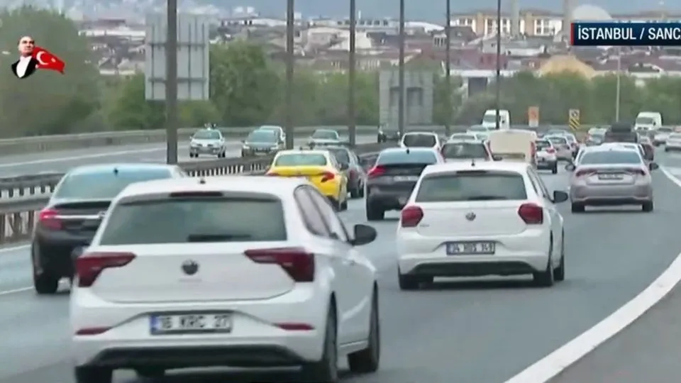 İstanbul’da deprem paniği! Vatandaş yollara düştü