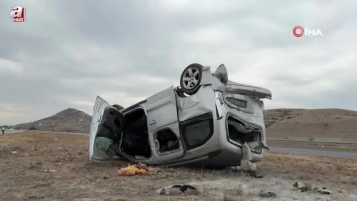 Afyonkarahisar'da hafif ticari araçların çarpıştığı kaza 7 kişi yaralandı