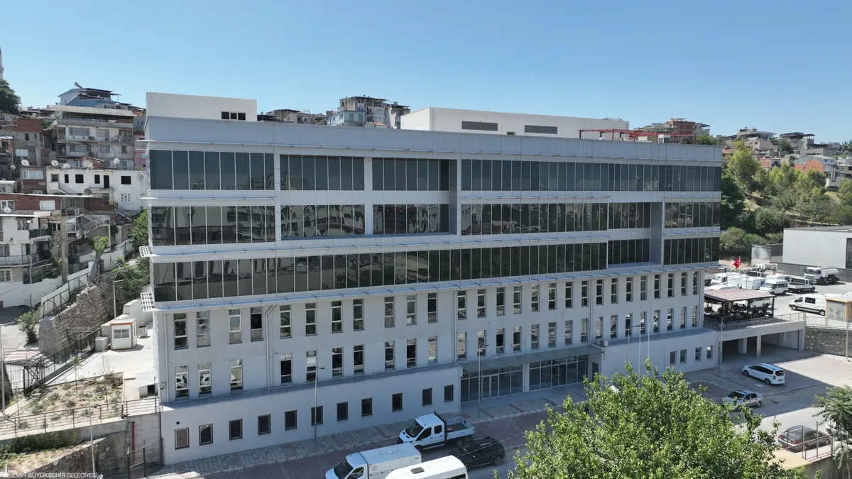 chp-ile-yeni-parti-arasinda-izmir-kavgasi-1791360387668.png Muhalefette kılıçlar çekildi! CHP ile Yeni Parti arasında İzmir kavgası - 1